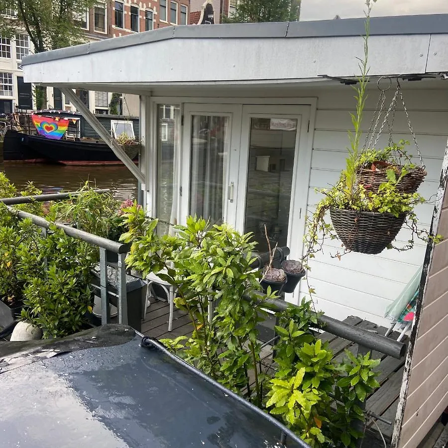 Bed and Breakfast Houseboat Bonnie Amsterdam