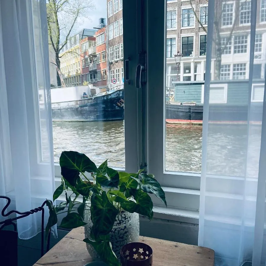 Houseboat Bonnie Bed & Breakfast Amsterdam
