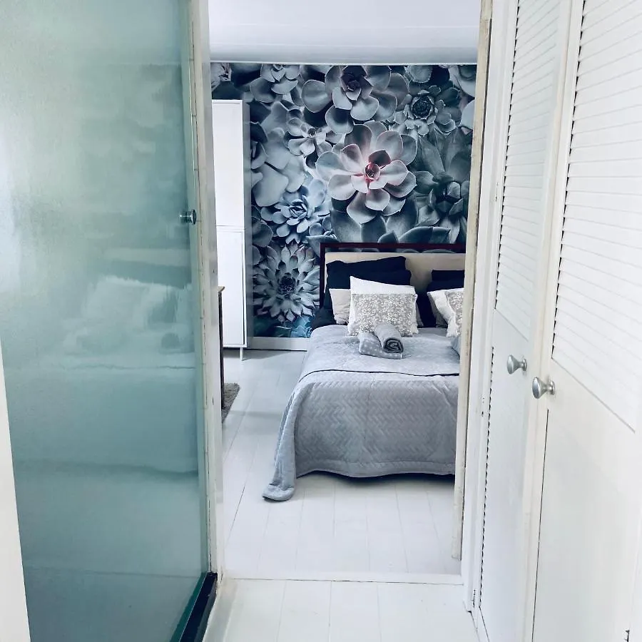Houseboat Bonnie Bed & Breakfast Amsterdam Netherlands
