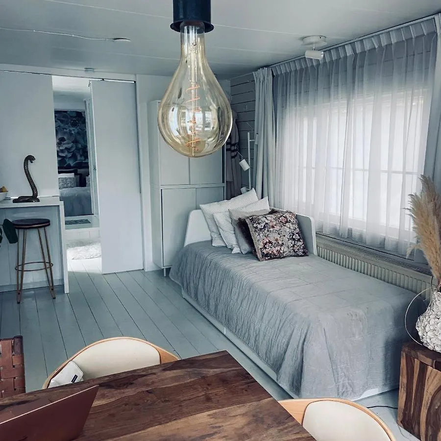 Houseboat Bonnie Bed & Breakfast Amsterdam
